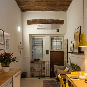 https://the-yellow-house-rome.it-romehotels.com